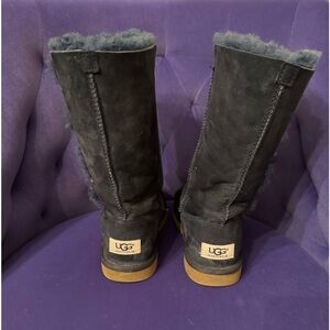 Girls Uggs - Navy